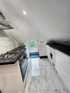 1 bedroom in a house share to rent, Victoria Court, Green Man Lane, Feltham, Middlesex, TW14