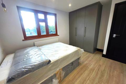 1 bedroom in a house share to rent, Victoria Court, Green Man Lane, Feltham, Middlesex, TW14