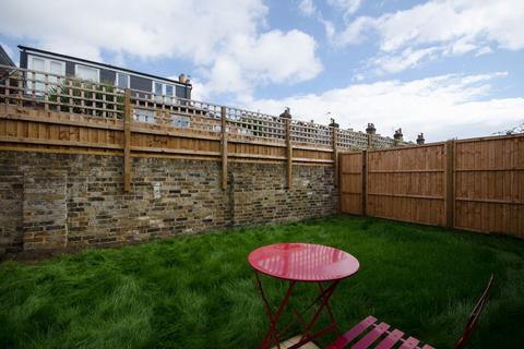 2 bedroom house for sale, Hamilton Road, Twickenham, TW2