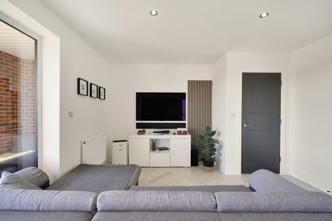 2 bedroom apartment for sale, Lynne Close, Flat 6, South Croydon, CR2