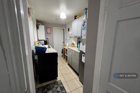 3 bedroom terraced house to rent, Heath St, Newcastle, ST5