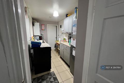 3 bedroom terraced house to rent, Heath St, Newcastle, ST5