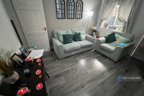 3 bedroom terraced house to rent, Heath St, Newcastle, ST5