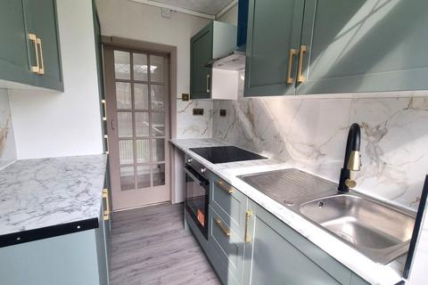 2 bedroom semi-detached house to rent, Stainton Road, Enfield