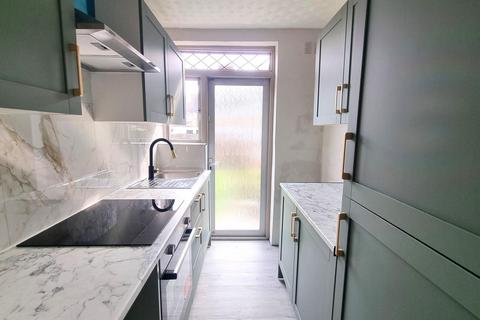 2 bedroom semi-detached house to rent, Stainton Road, Enfield