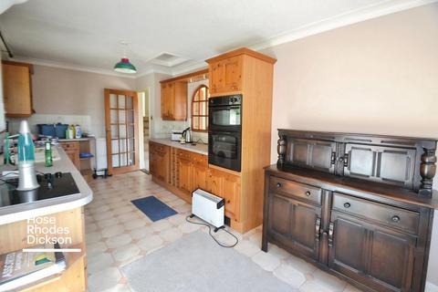 2 bedroom bungalow for sale, Undercliff Gardens, Ventnor