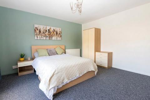 4 bedroom terraced house to rent, Newnham Place, Patchway, Bristol, South Gloucestershire, BS34