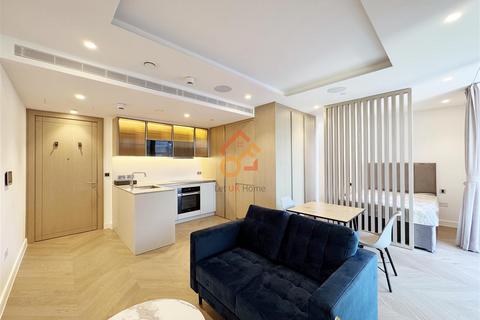Studio to rent, The Haydon, 16 Minories, London EC3N