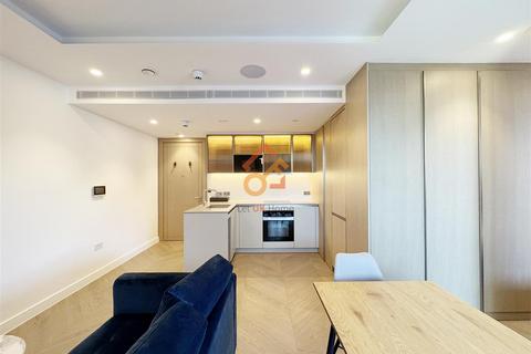 Studio to rent, The Haydon, 16 Minories, London EC3N