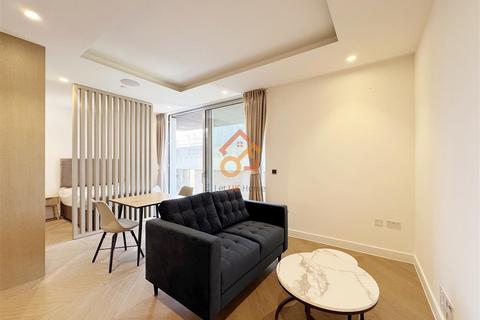 Studio to rent, The Haydon, 16 Minories, London EC3N