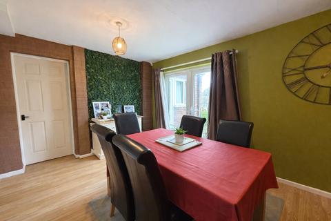 4 bedroom semi-detached house for sale, Lindale Avenue, Oldham OL9