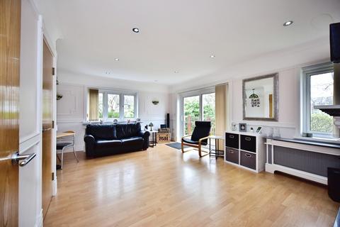 3 bedroom end of terrace house for sale, New Hythe Lane, Larkfield, Aylesford, Kent, ME20