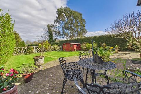 4 bedroom detached house for sale, Bexhill Road, Ninfield, Battle