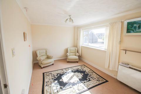 undefined, Central Level Location*Over 60`s*Lift Access*close to all Amenities*