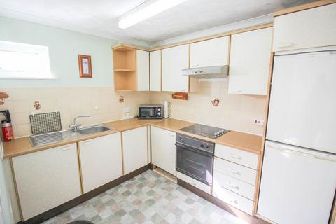 undefined, Central Level Location*Over 60`s*Lift Access*close to all Amenities*