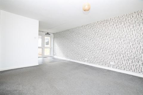 2 bedroom maisonette for sale, Cotswold Court, Horsham