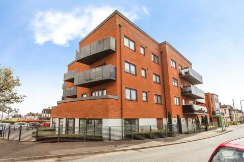 2 bedroom flat for sale, Cranleigh Drive, Leigh-on-Sea, Essex, SS9