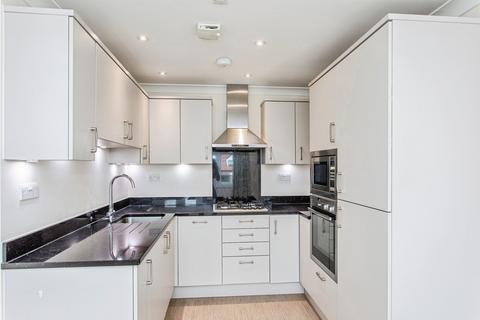 2 bedroom flat for sale, Cranleigh Drive, Leigh-on-Sea, Essex, SS9