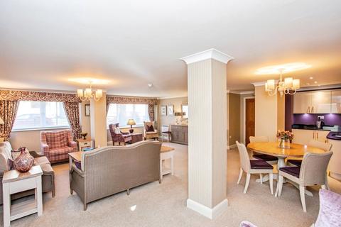 2 bedroom flat for sale, Cranleigh Drive, Leigh-on-Sea, Essex, SS9