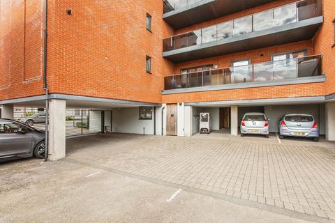 2 bedroom flat for sale, Cranleigh Drive, Leigh-on-Sea, Essex, SS9