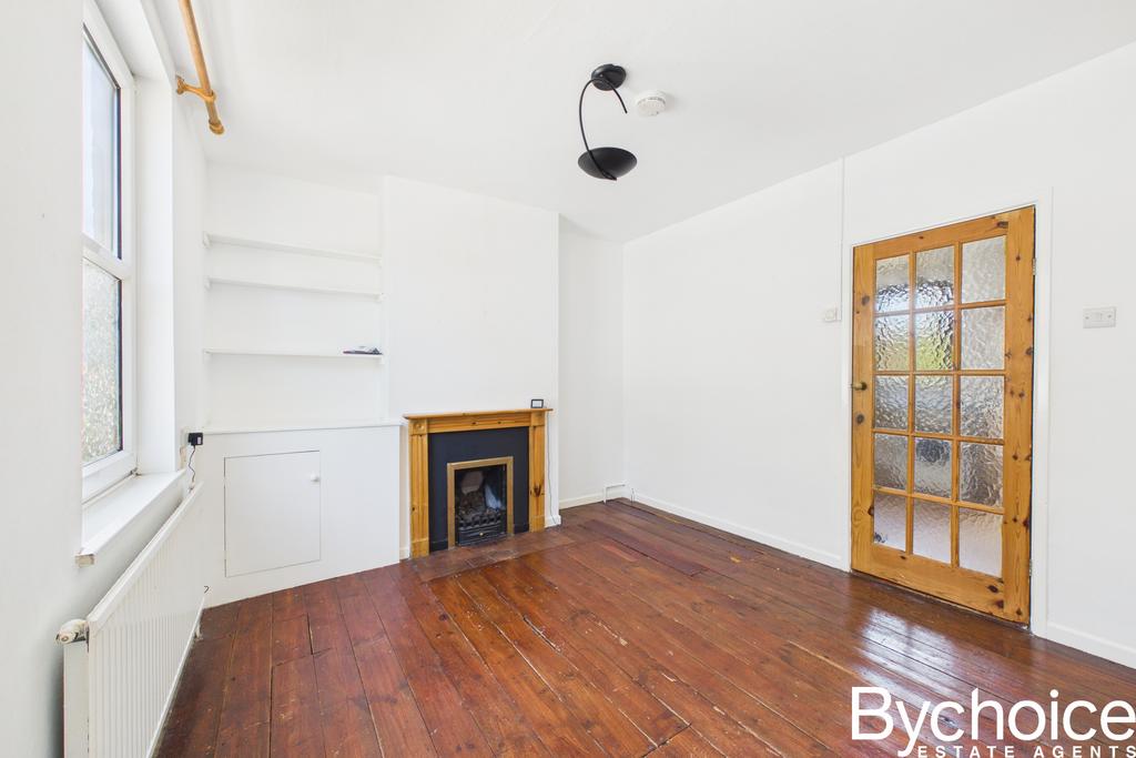 House in Cambridge, Chesterton, Cambridgeshire - View 2