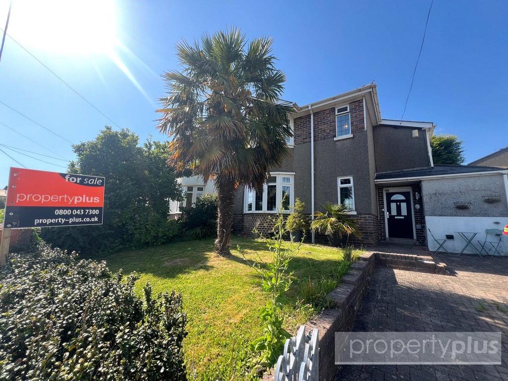 Gilfach Road, Tonyrefail, Porth, CF39 3 bed semi-detached house for