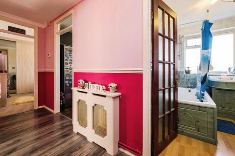 1 bedroom flat for sale, Diban Court, Diban Avenue, Hornchurch, RM12