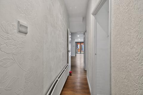 2 bedroom ground floor flat for sale, Elsham Road, London, E11