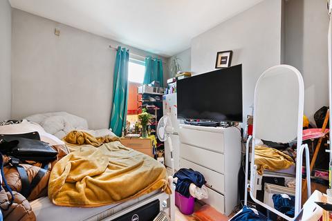 4 bedroom terraced house for sale, Albacore Crescent, London SE13