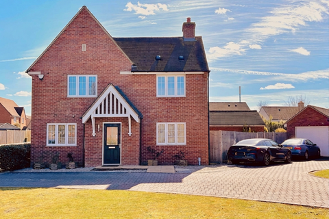 4 bedroom detached house for sale, Cedar Gardens, Letchworth Garden City, SG6