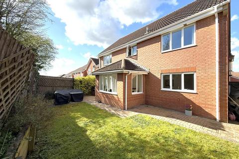 4 bedroom detached house for sale, Whitworth Road, Chippenham