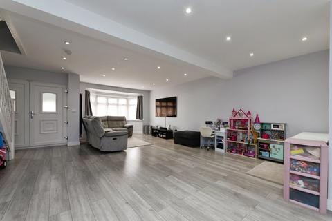 4 bedroom semi-detached house for sale, Clayhall Avenue, Clayhall, Ilford, IG5