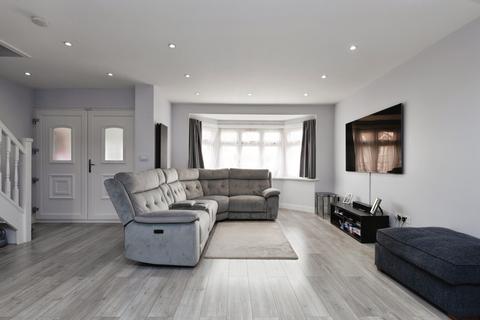 4 bedroom semi-detached house for sale, Clayhall Avenue, Clayhall, Ilford, IG5