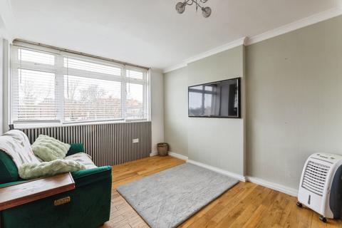 Gardner Close, London, E11