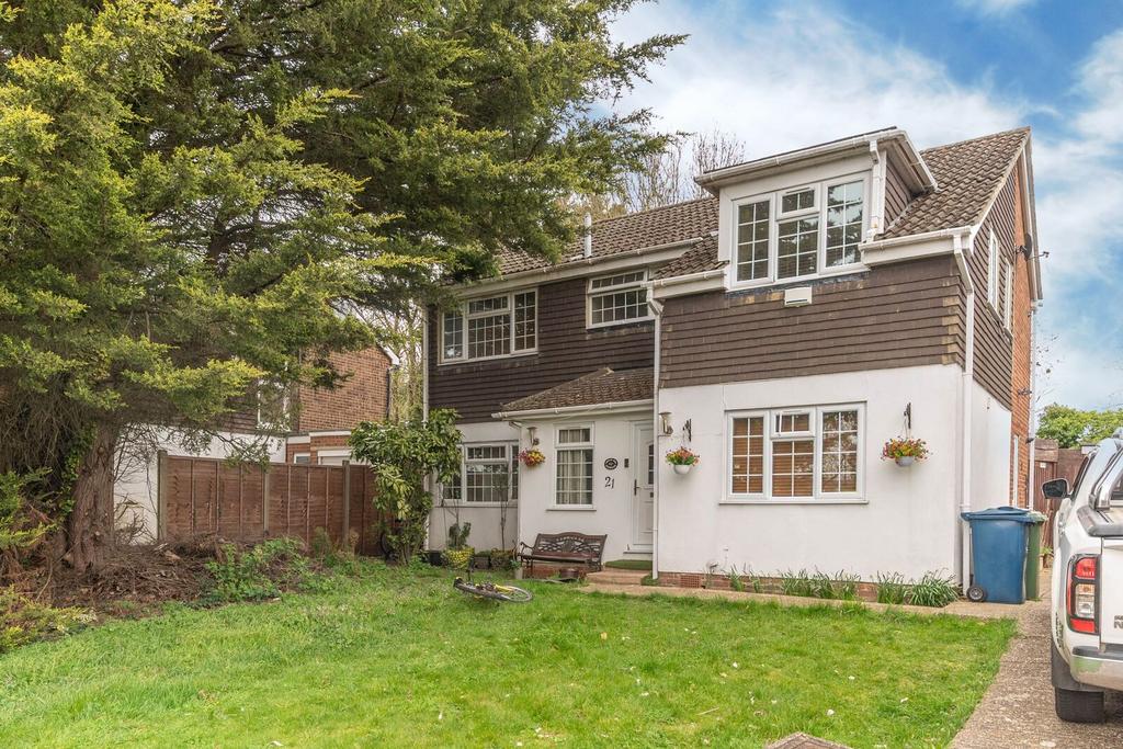 Detached house exterior, garden
