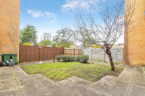 2 bedroom flat for sale, Larwood Place, Oldbrook, Milton Keynes, Buckinghamshire, MK6