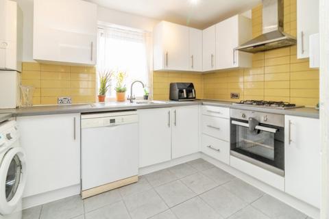 2 bedroom flat for sale, Larwood Place, Oldbrook, Milton Keynes, Buckinghamshire, MK6