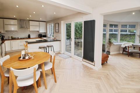 4 bedroom detached house to rent, Shropshire Drive, Derbyshire SK13