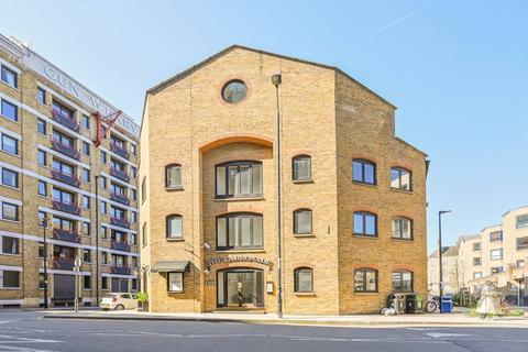 Studio to rent, Wapping High Street, Wapping, London, E1W