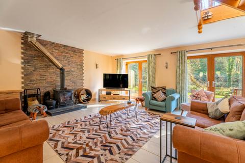 4 bedroom detached house for sale, Carmarthen Road, Kidwelly SA17