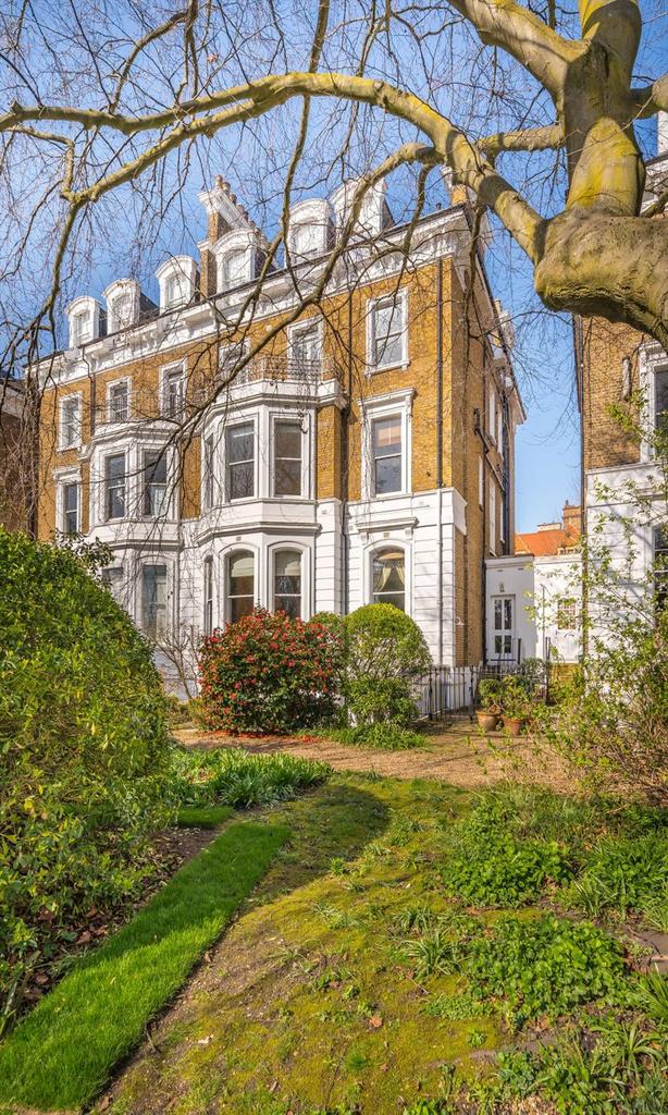 Detached house exterior, garden