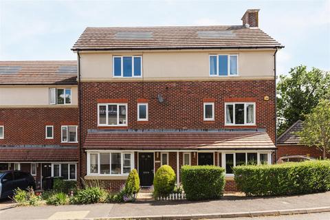Dalmeny Way, Epsom
