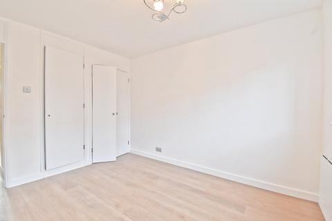 1 bedroom maisonette to rent, Willowhayne Drive, Walton-on-Thames, KT12