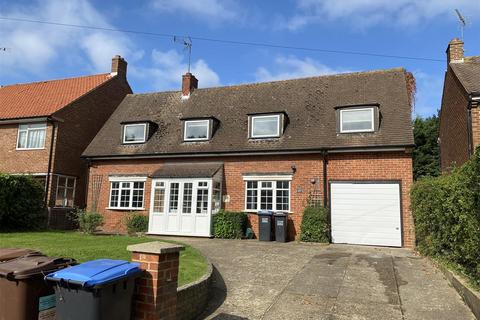 5 bedroom detached house to rent, Roe Green Lane, Hatfield