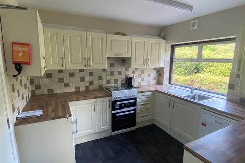 5 bedroom detached house to rent, Roe Green Lane, Hatfield