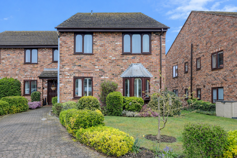 Flat - Cyril Bell Close, Lymm WA13