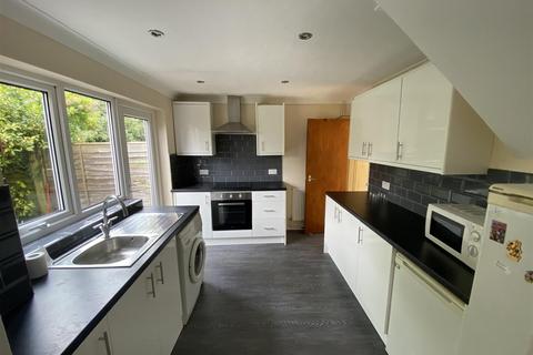 4 bedroom terraced house to rent, Bishops Rise, Hatfield