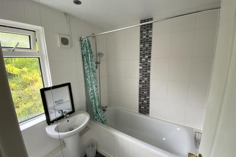 4 bedroom terraced house to rent, Bishops Rise, Hatfield