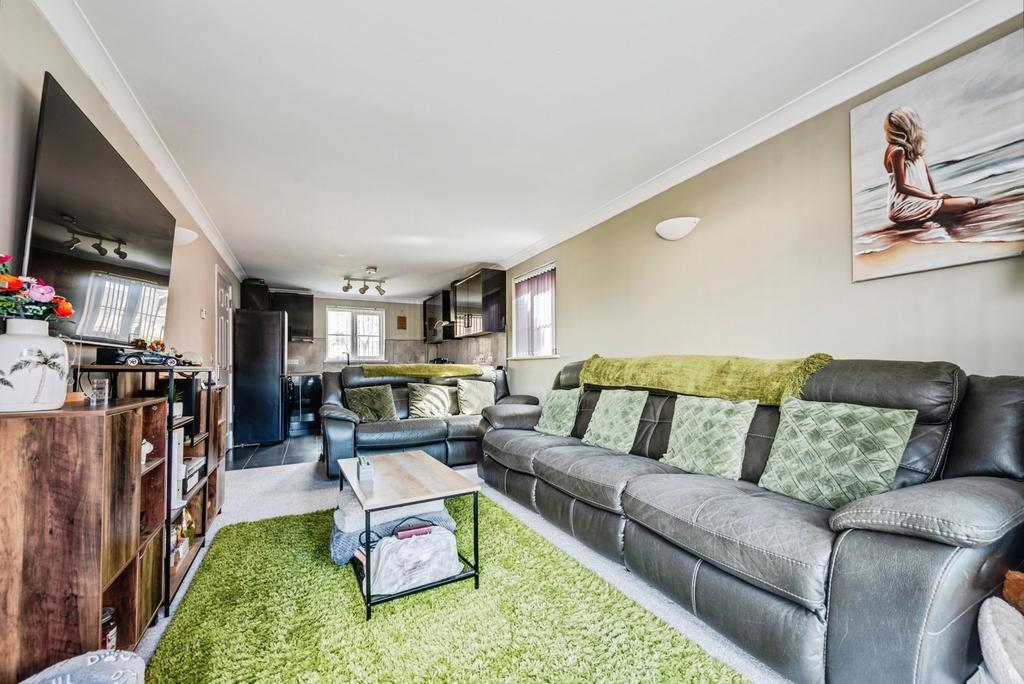 Apartment in Wiltshire, Haydon Wick - View 3
