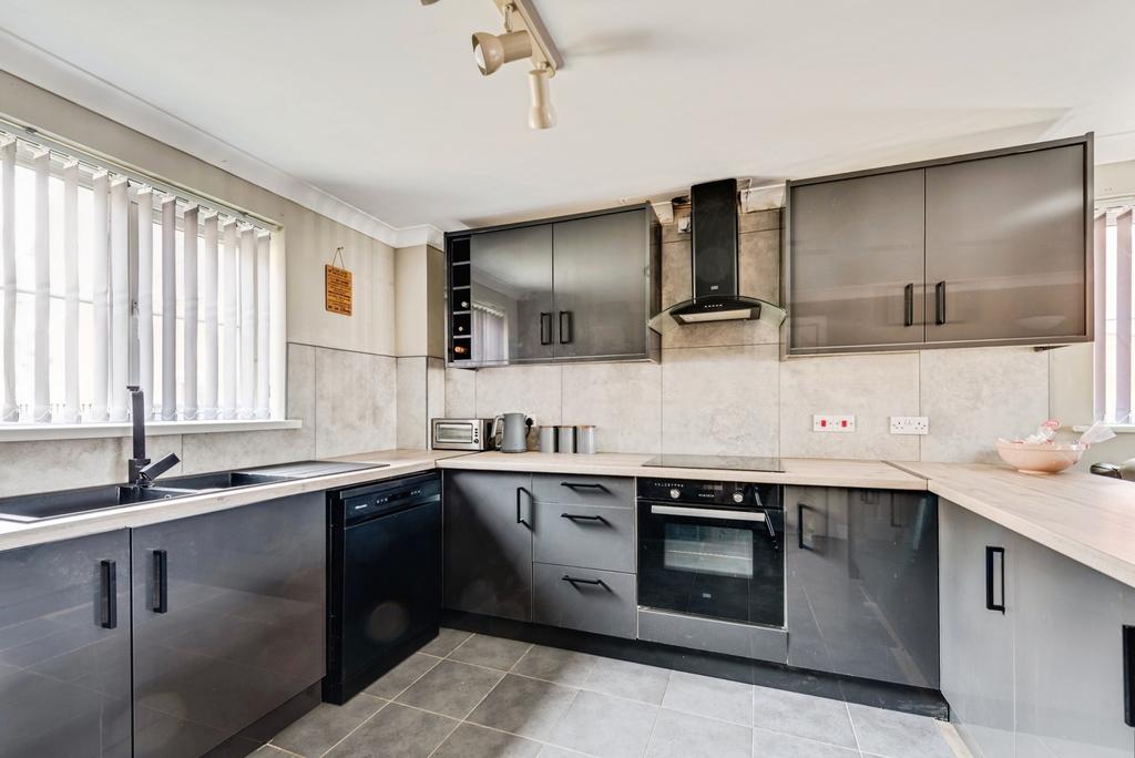 Apartment in Wiltshire, Haydon Wick - View 4